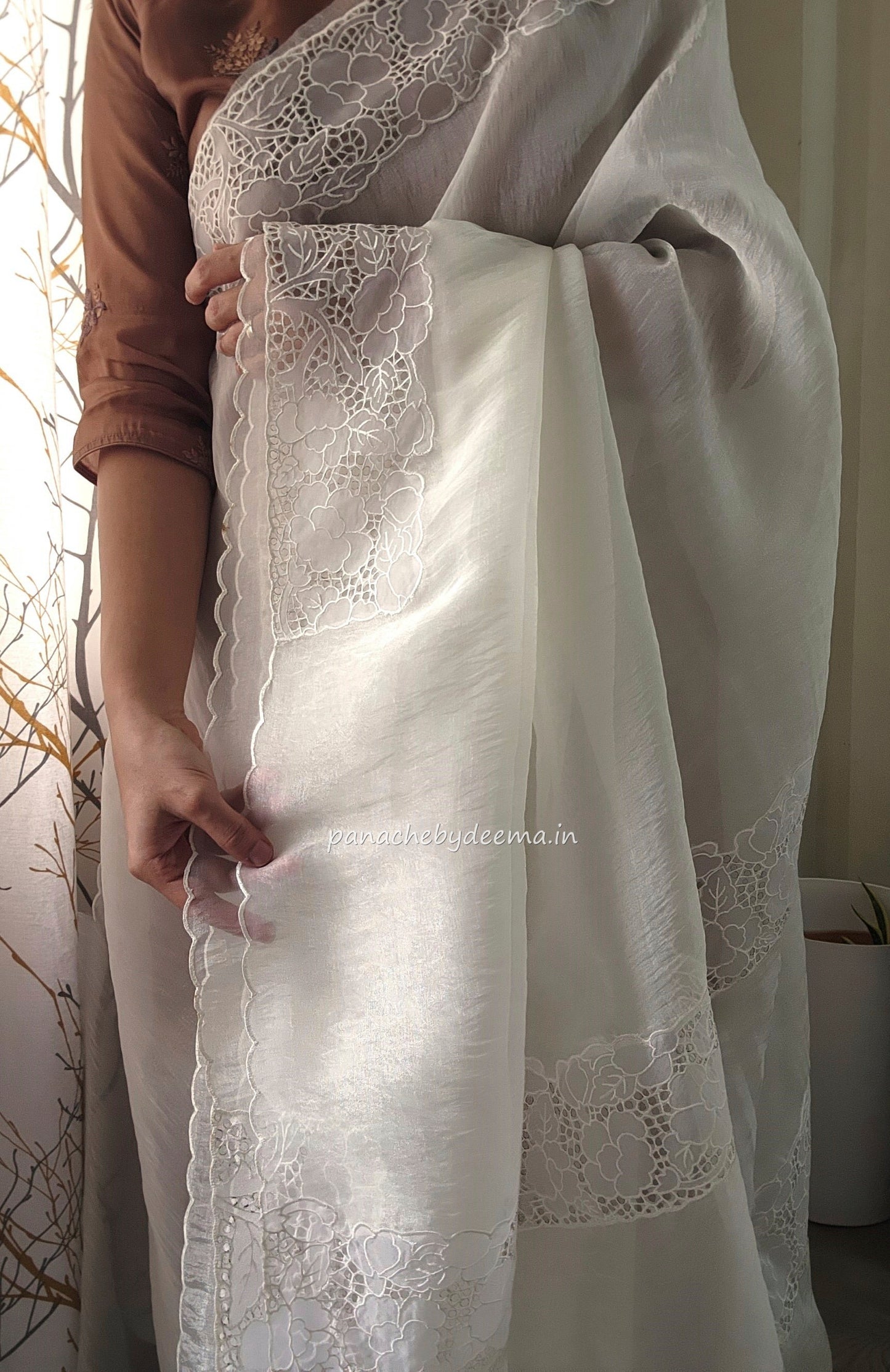 Tissue orgnaza saree with scallopped and cutwork borders | HC100 |Milky white/Offwhite