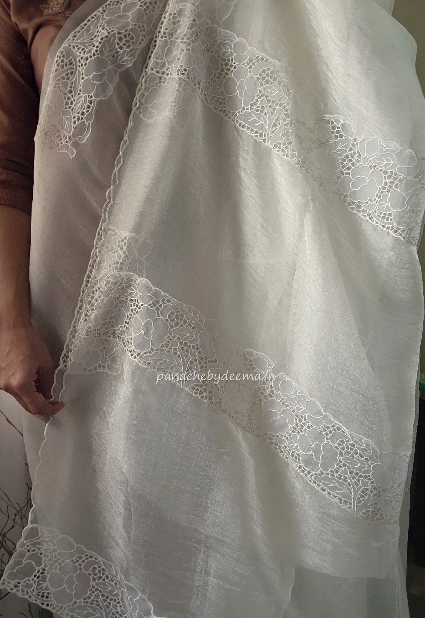 Tissue orgnaza saree with scallopped and cutwork borders | HC100 |Milky white/Offwhite