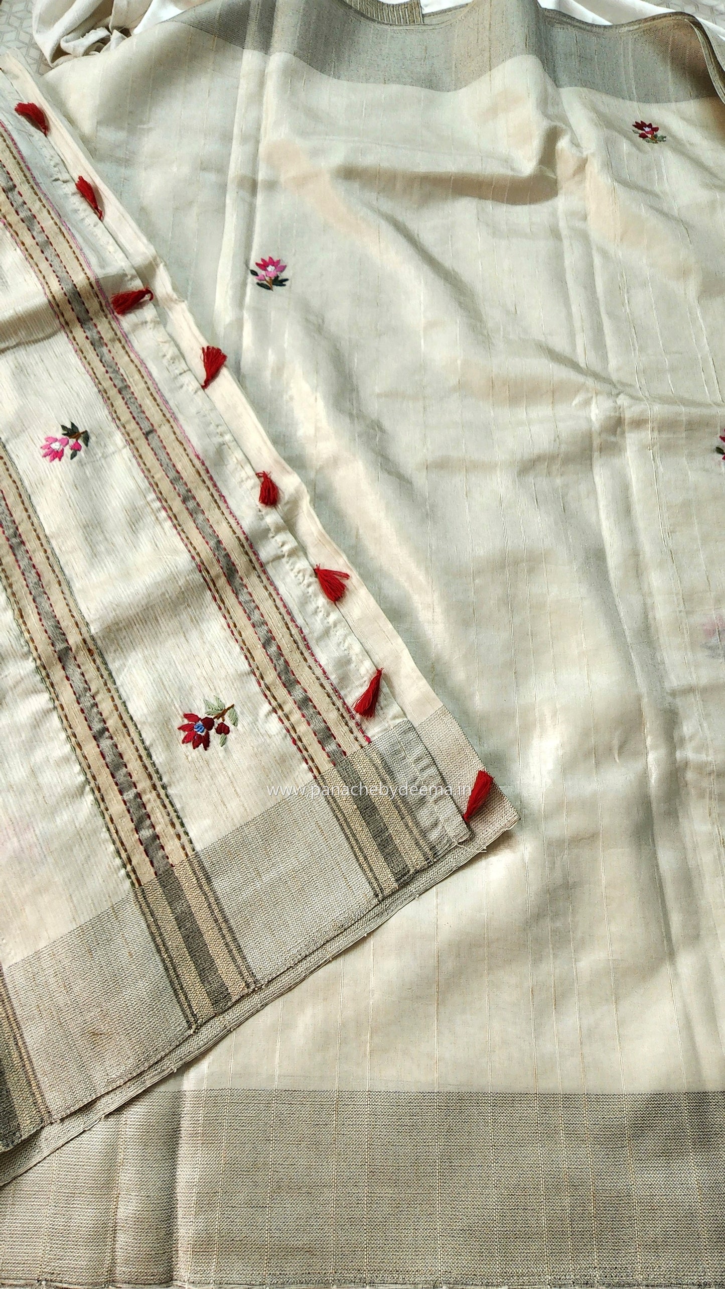 Semi tussar with hand embroidery | Off- white | HE2