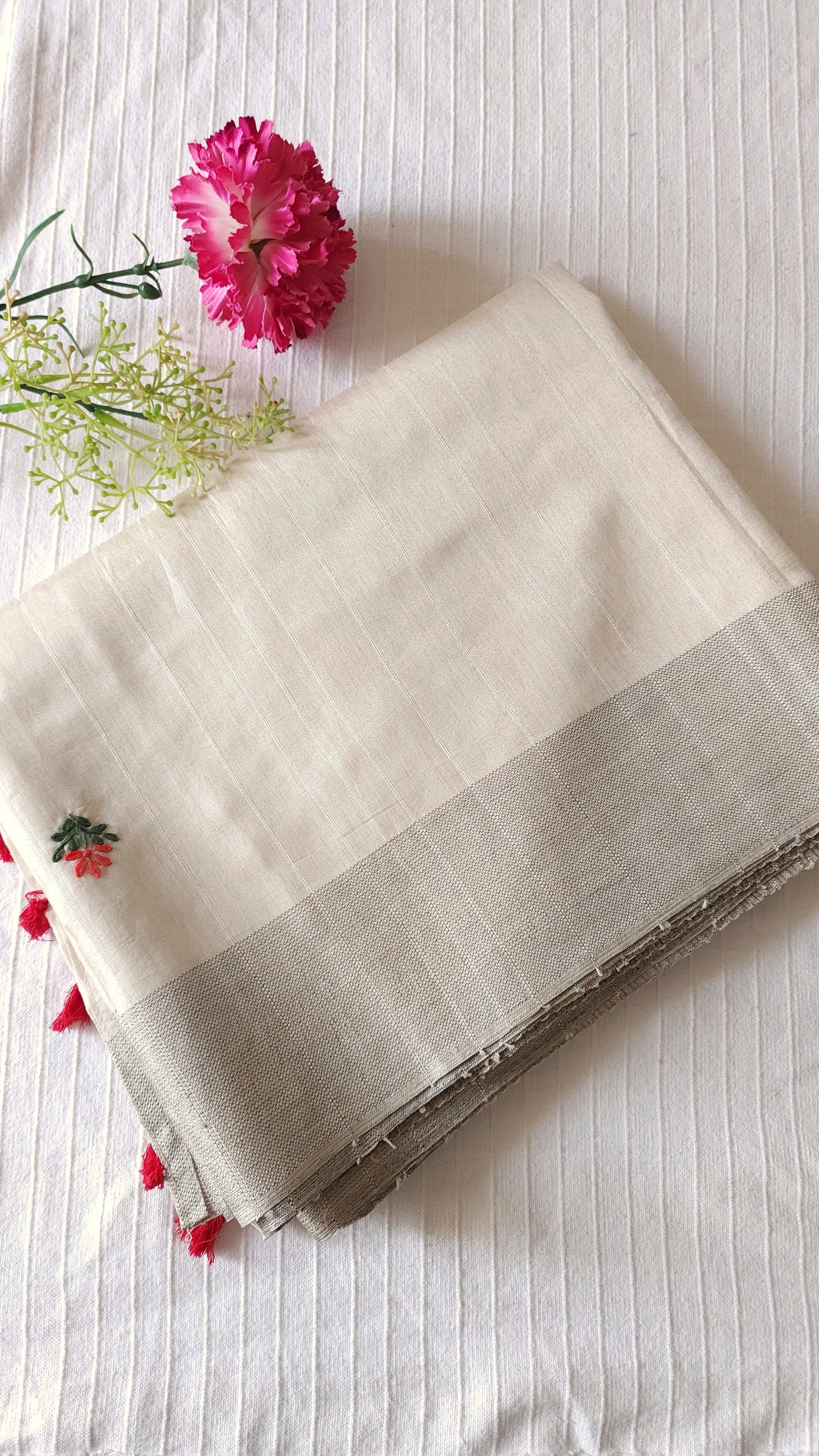 Semi tussar with hand embroidery | Off- white | HE1