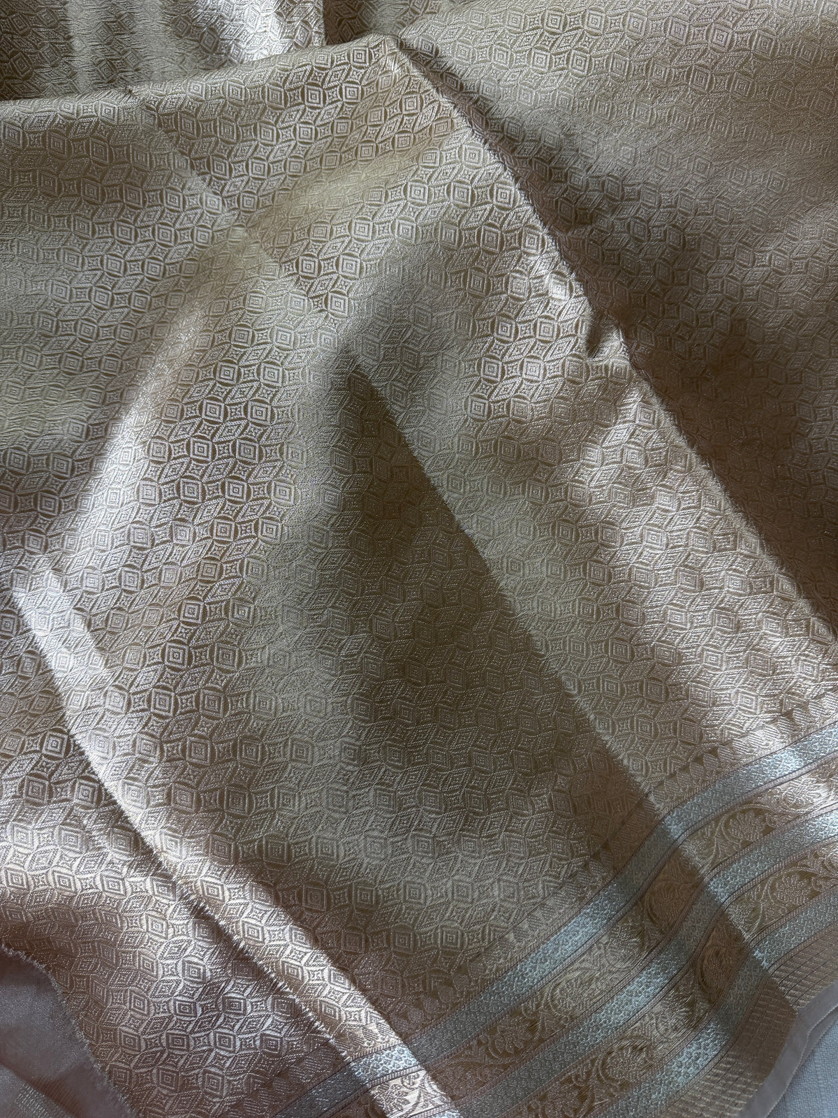 Pure tissue silk saree with gold and silver zari weaving | Light Champagne gold with a shade of pink | PTS1banarasi