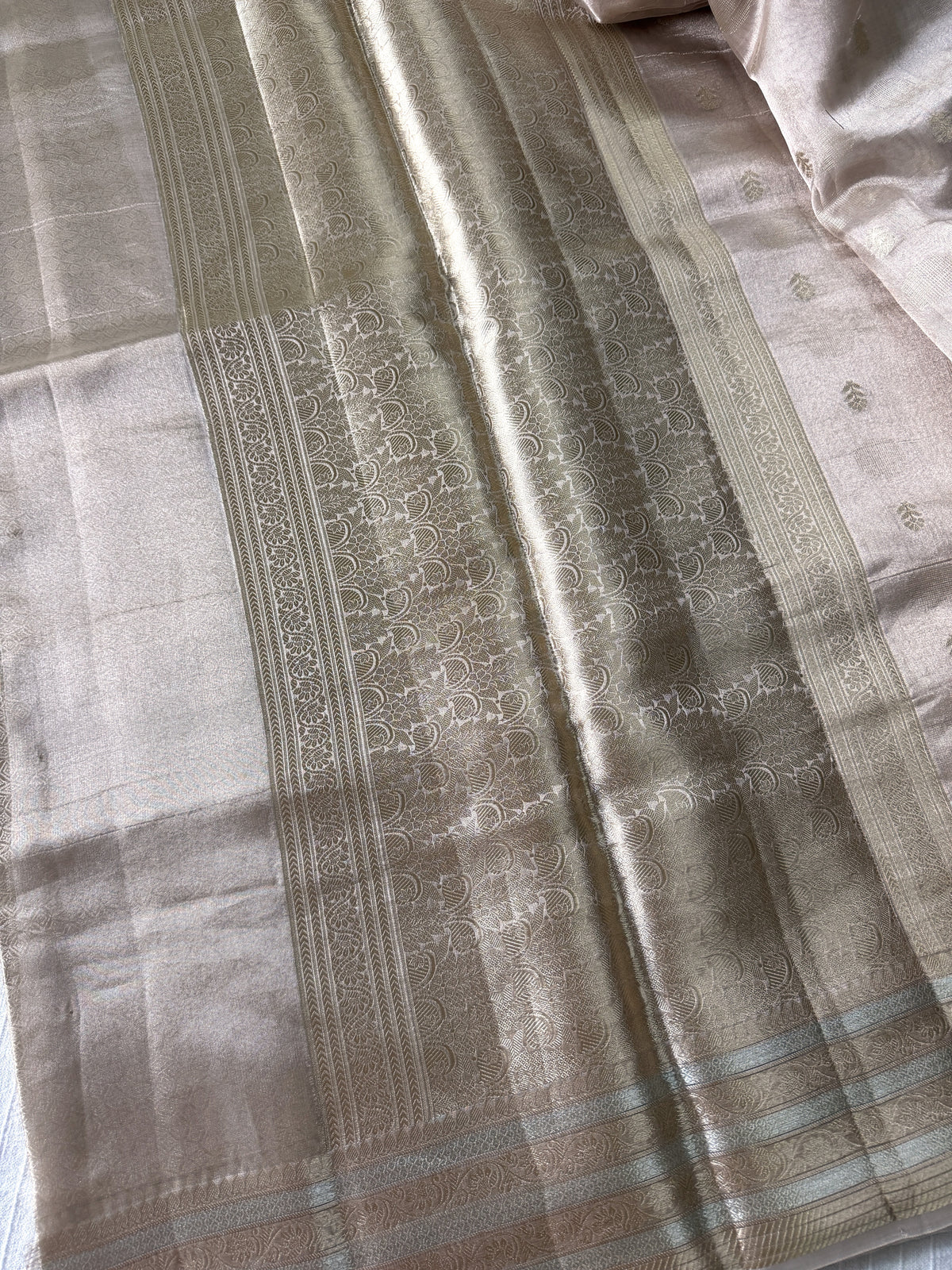Pure tissue silk saree with gold and silver zari weaving | Light Champagne gold with a shade of pink | PTS1banarasi