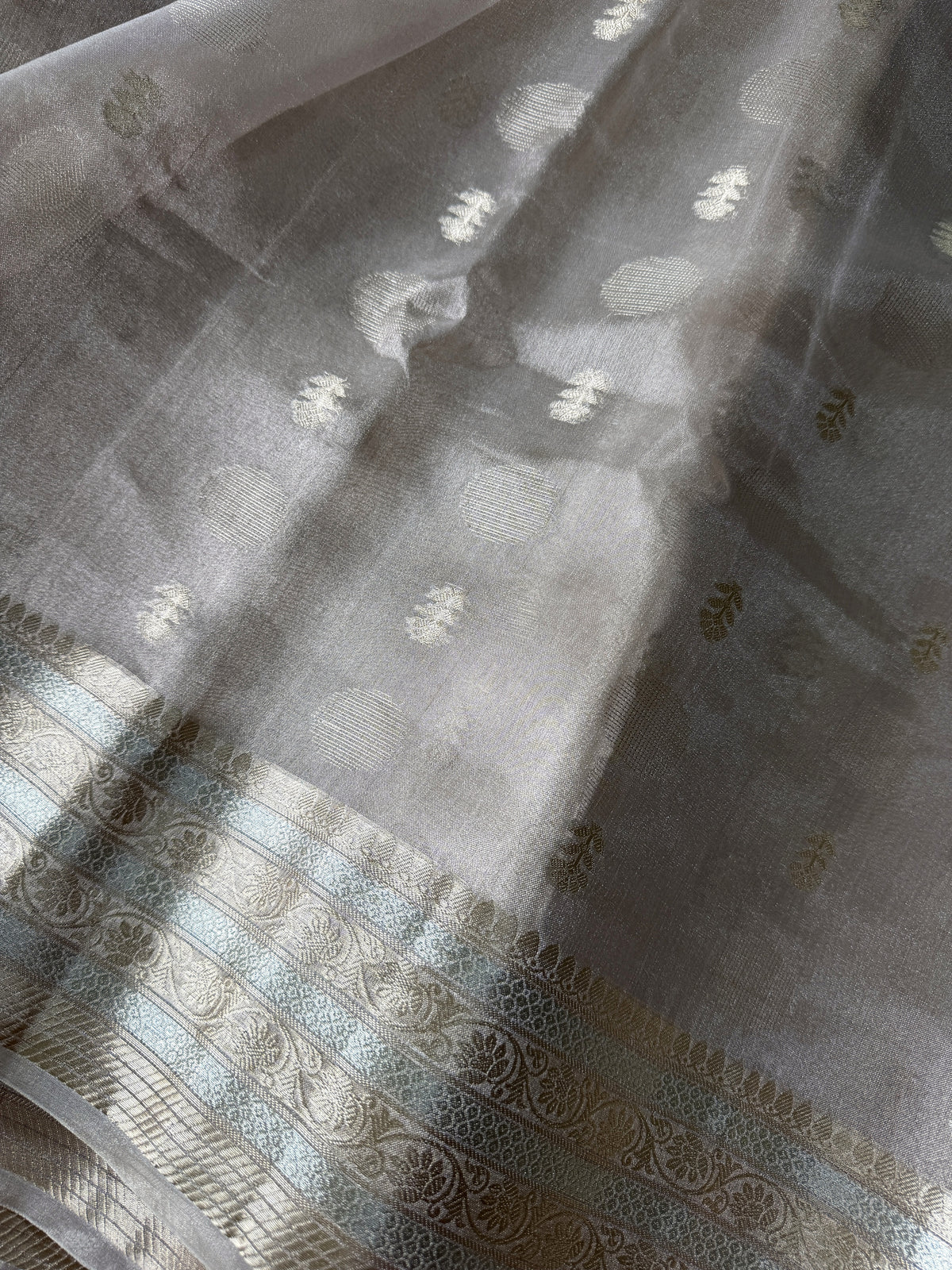 Pure tissue silk saree with gold and silver zari weaving | Light Champagne gold with a shade of pink | PTS1banarasi